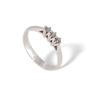 Anello trilogy in oro bianco 18 kt con diamanti 0.15 ct VS G – Tre momenti, un’unica storia | Idee Preziose dal 1987 - IP.AK18B/34D